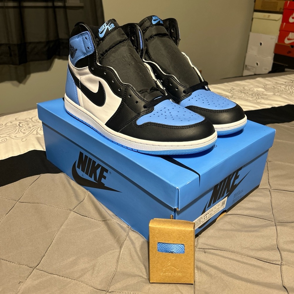 Size 11 - Jordan 1 Retro OG High UNC Toe